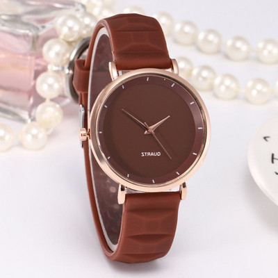 Modern női karóra szilikon szíjjal