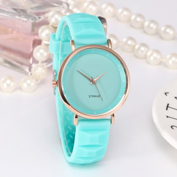 Modern női karóra szilikon szíjjal