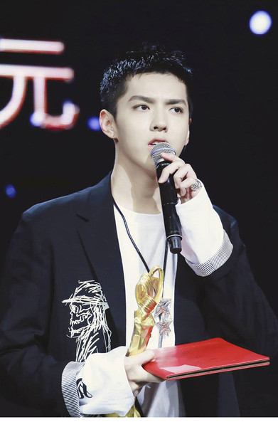 Aktuelan muški lanac od eko kože sa metalnim elementom