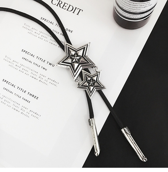 Aktuelan muški lanac od eko kože sa metalnim elementom