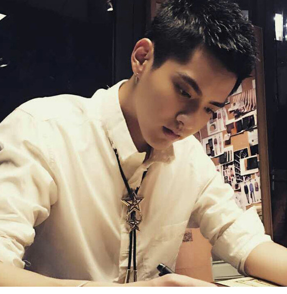 Aktuelan muški lanac od eko kože sa metalnim elementom