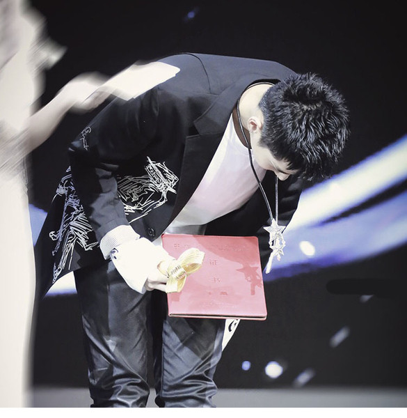 Aktuelan muški lanac od eko kože sa metalnim elementom