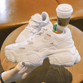 Λευκά γυναικεία αθλητικά παπούτσια από δέρμα eco με τραχιά σόλα