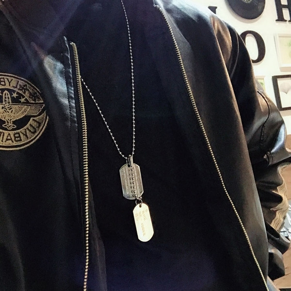 Καθημερινή ανδρική μεταλλική αλυσίδα με κρεμαστά στοιχεία