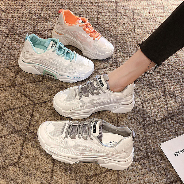 Alkalmi női tornacipő magas talppal és színes nyakkendőkkel