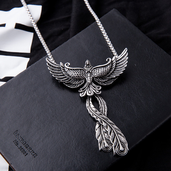 Τρέχουσα ανδρική αλυσίδα με μεταλλικό στοιχείο