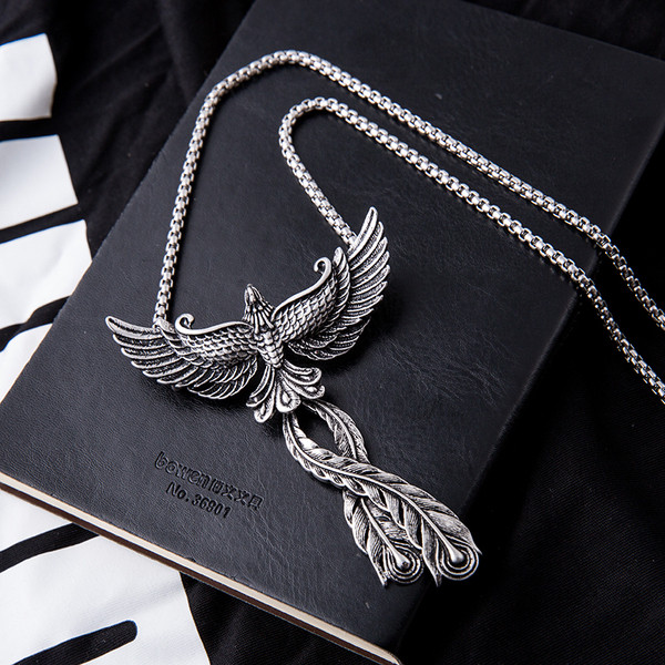 Τρέχουσα ανδρική αλυσίδα με μεταλλικό στοιχείο