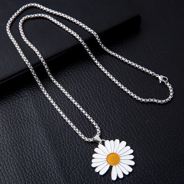 Καθημερινό γυναικείο μακρύ κολιέ με λουλουδάτο στοιχείο