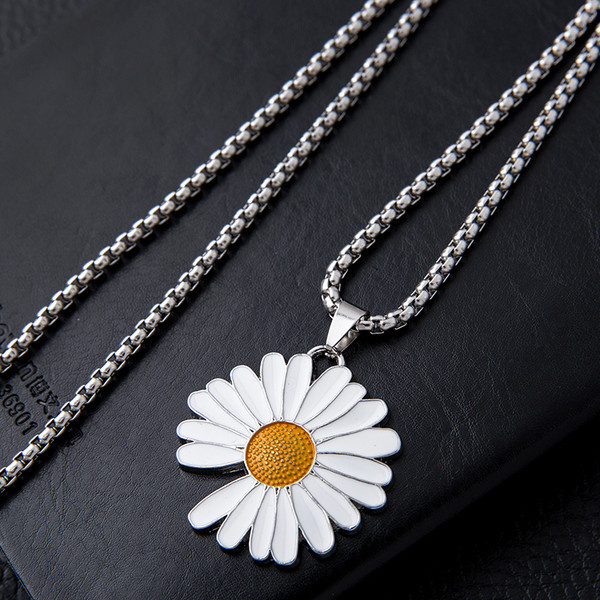 Καθημερινό γυναικείο μακρύ κολιέ με λουλουδάτο στοιχείο