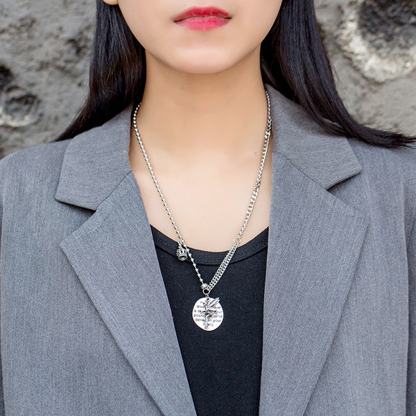 Praegune naiste metallist kaelakee kirjaga