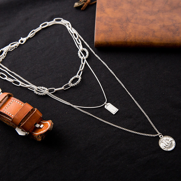 Κομψό γυναικείο μεταλλικό κολιέ