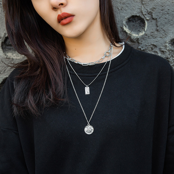 Κομψό γυναικείο μεταλλικό κολιέ