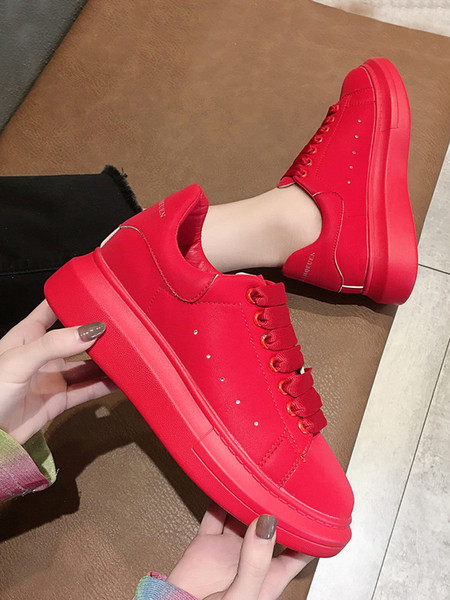 Casual γυναικεία αθλητικά παπούτσια από οικολογικό δέρμα με επίπεδη σόλα και κορδόνια