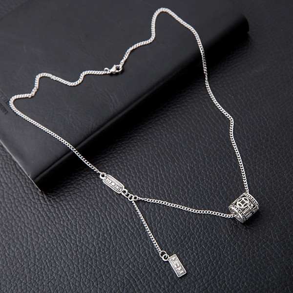 Naiste igapäevane metallist ripatsiga kaelakee