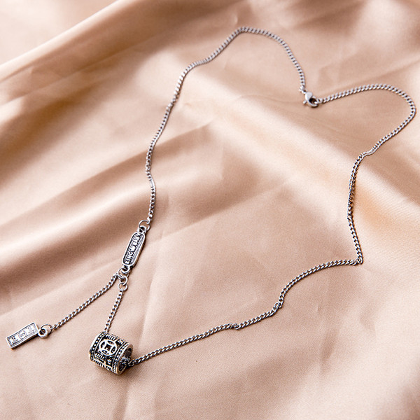 Naiste igapäevane metallist ripatsiga kaelakee