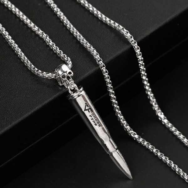 Aktuális férfi hosszú lánc fém medállal