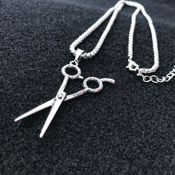 Dnevni muški lanac s metalnim privjeskom škarama