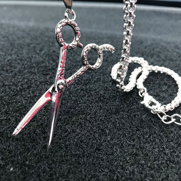 Dnevni muški lanac s metalnim privjeskom škarama