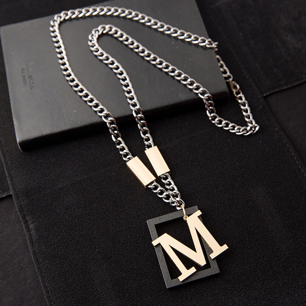 Ανδρική μακρύ αλυσίδα με μεταλλικό μενταγιόν