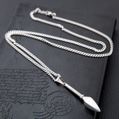 Μοντέρνα ανδρική αλυσίδα με μεταλλικό μενταγιόν