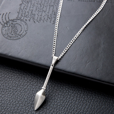 Μοντέρνα ανδρική αλυσίδα με μεταλλικό μενταγιόν