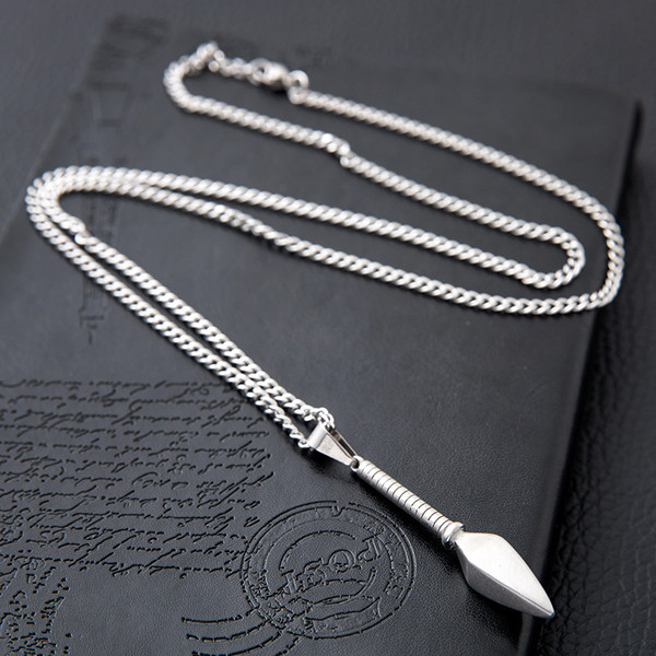 Μοντέρνα ανδρική αλυσίδα με μεταλλικό μενταγιόν