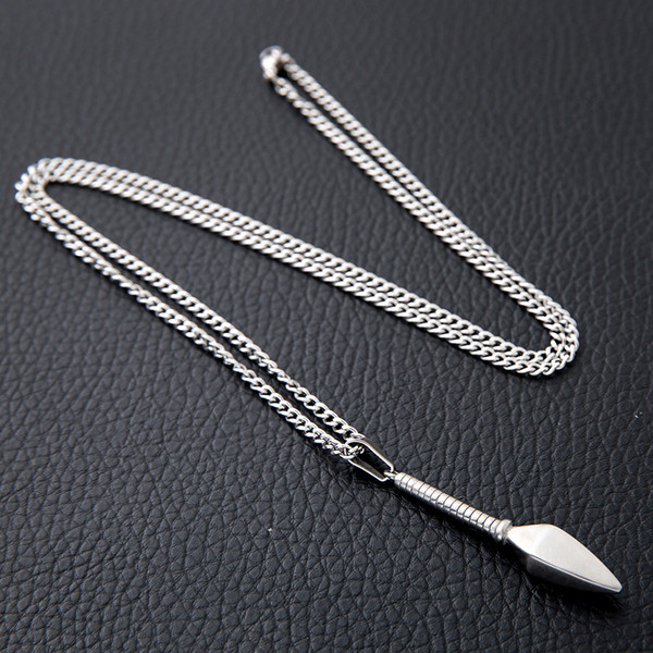 Μοντέρνα ανδρική αλυσίδα με μεταλλικό μενταγιόν