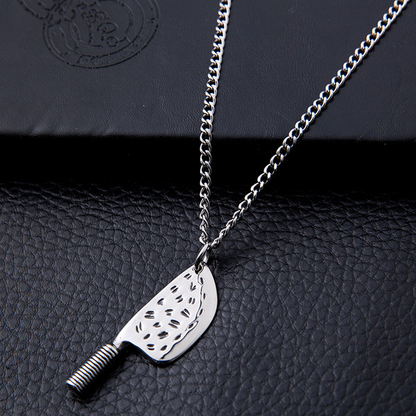 Napi hosszú fémlánc medállal