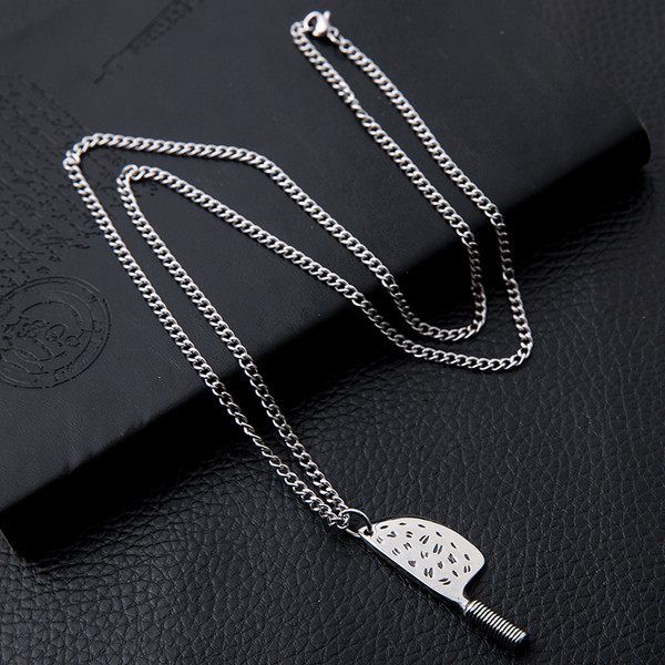 Napi hosszú fémlánc medállal