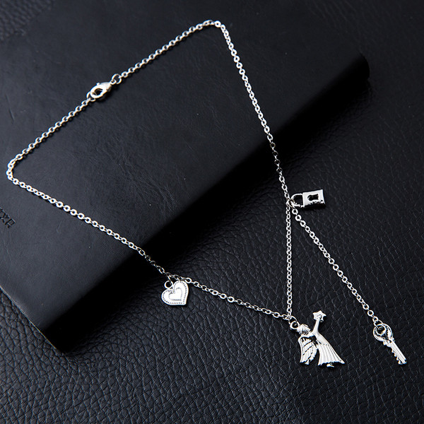 Aktuális női nyaklánc medállal