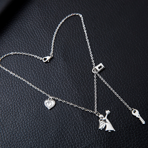 Aktuális női nyaklánc medállal