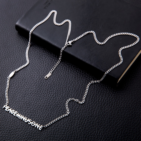 Γυναικείο μεταλλικό κολιέ με επιγραφή