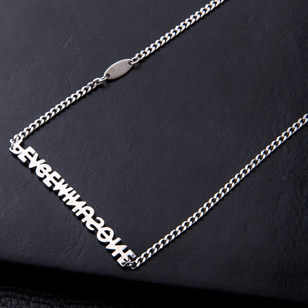 Γυναικείο μεταλλικό κολιέ με επιγραφή