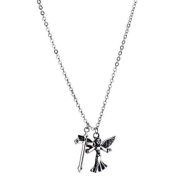 Μοντέρνα ανδρική αλυσίδα με μεταλλικά μενταγιόν