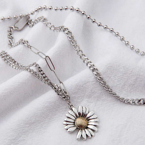 Τρέχον κολιέ με μενταγιόν