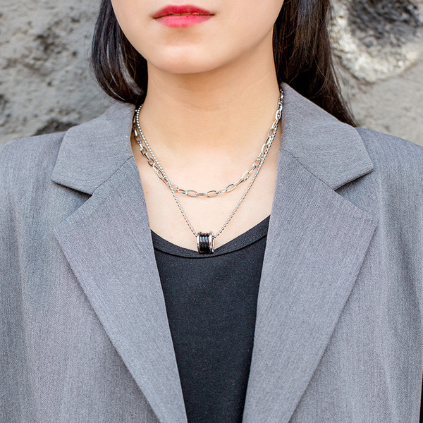 Γυναικείο μοντέρνο κολιέ από μέταλλο