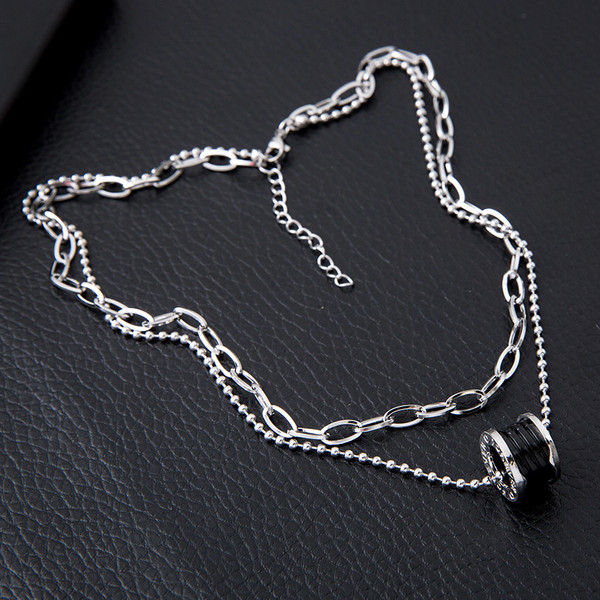 Γυναικείο μοντέρνο κολιέ από μέταλλο