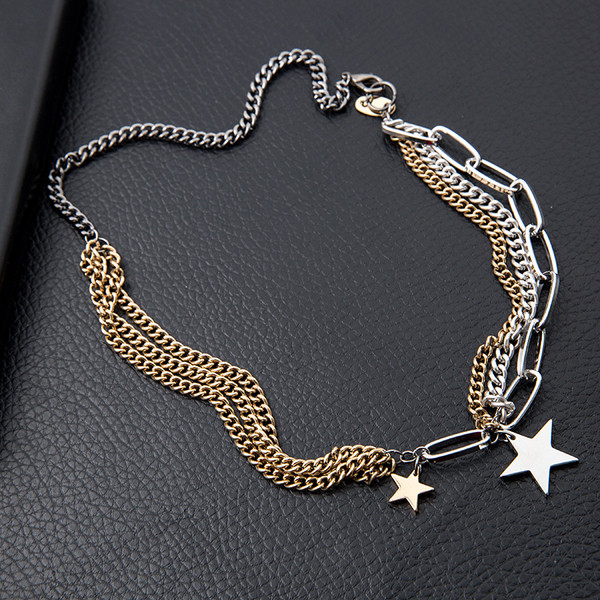 Modern női nyaklánc fém medállal