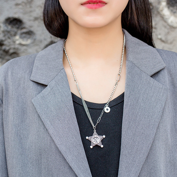 Γυναικείο κοντό καθημερινό κολιέ με μενταγιόν