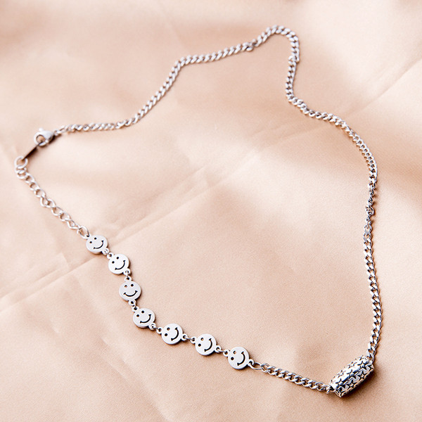 Γυναικείο μοντέρνο μεταλλικό κολιέ