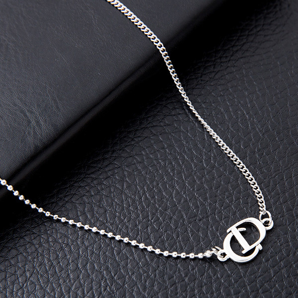 Aktuális női nyaklánc fém díszítéssel