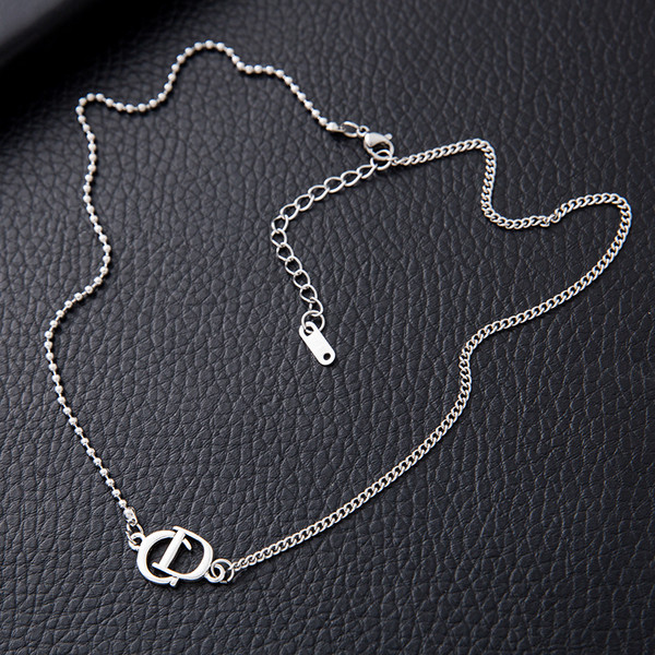 Aktuális női nyaklánc fém díszítéssel