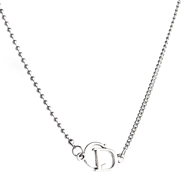 Aktuális női nyaklánc fém díszítéssel