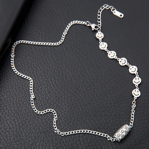 Aktuális női nyaklánc fém medállal