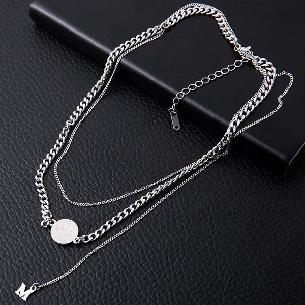 Κομψό γυναικείο μεταλλικό κολιέ με μενταγιόν