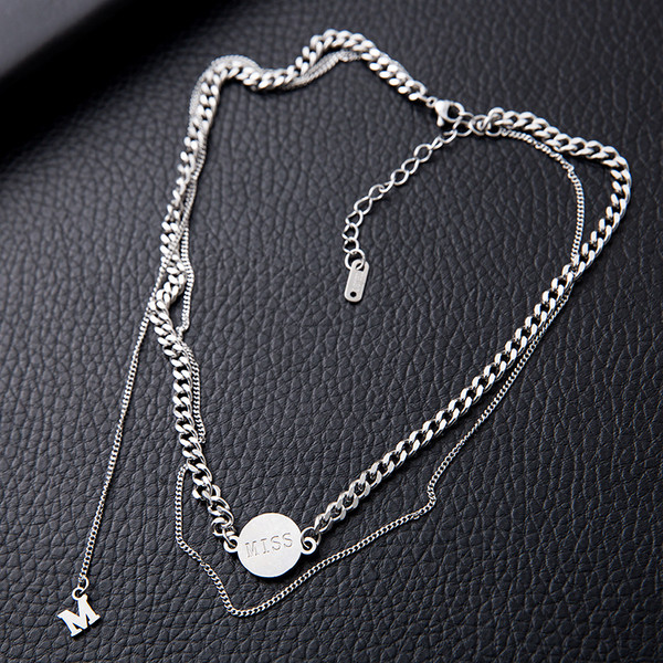 Κομψό γυναικείο μεταλλικό κολιέ με μενταγιόν