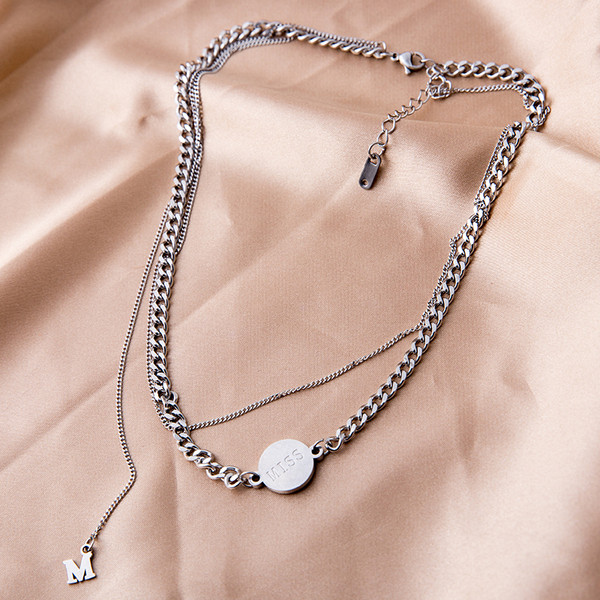 Κομψό γυναικείο μεταλλικό κολιέ με μενταγιόν