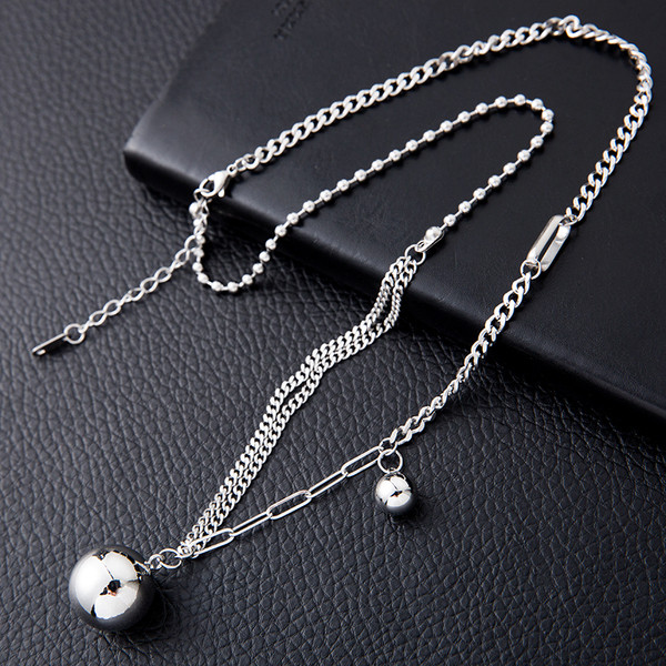 Naiste kaasaegne ripatsidega kaelakee