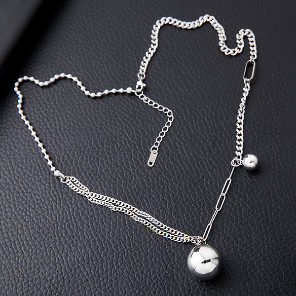 Naiste kaasaegne ripatsidega kaelakee