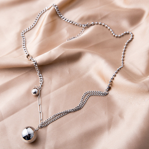 Naiste kaasaegne ripatsidega kaelakee